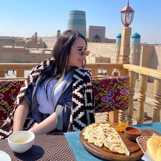 Логотип @vputontheway - В путь. On the way