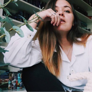 Логотип @vsemknig - Саша Лу