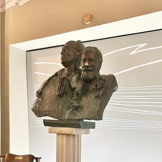 Логотип @vstrecha_v_teatre - Встретимся в буфете