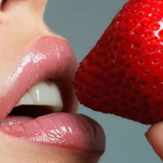 Логотип @vt_chat - КЛУБНИЧКА