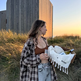 Логотип @vvseprecrasno_blog - уютности @vvseprecrasno 🤎🫶🏼