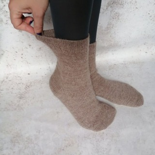 Логотип @vyazhetvika - Вяжет Вика