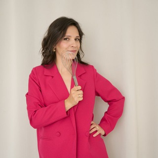 Логотип @vyazova_cakes - Юлия Вязова, ваш кондитер 🍰