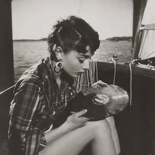 Логотип @vynilcollection - vinyl collection