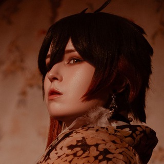 Логотип @waffel_cosplay - извержение вафли