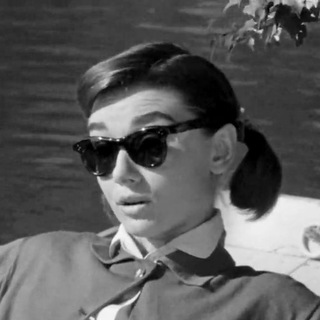 Логотип @waitforendcredits - Дождись титров