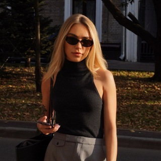 Логотип @warbrobe_essentials - Wardrobe Essentials