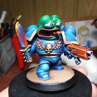 Логотип @warhammerhomoeblya - Вархаммер и гомоебля