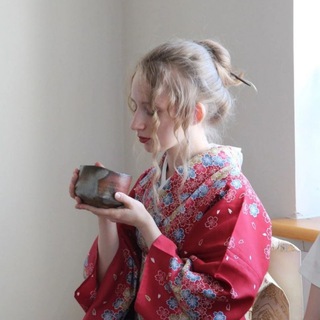 Логотип @warmtea_way - туман над чай'цзы