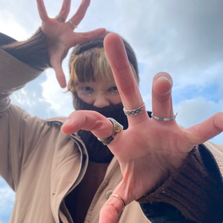 Логотип @wavyal - кажется пора волноваться