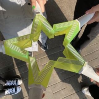 Логотип @wayzennixwayv - we are your vision wayzenni 🤟🏽💚