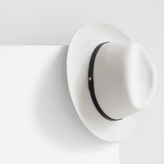 Логотип @wblookw - White Fashion Blog