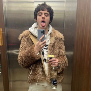 Логотип @weargif - гифы/стики от дил