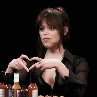 Логотип @wednesdaychats - 🕸АндейЛовДженнаОртега🕸