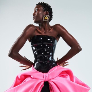 Логотип @week_offashion - Неделя моды