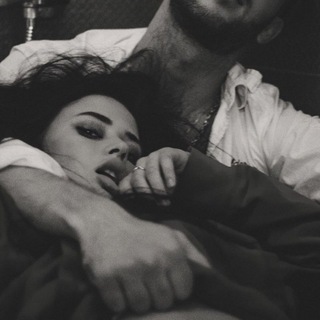 Логотип @weekndme - W E E K N D 💋
