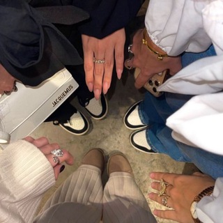 Логотип @weemoko - moko