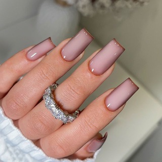 Логотип @weinwb - Идеи для маникюра