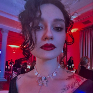 Логотип @welcometomari - Записки умирающих лебедей 🦢