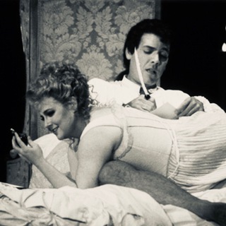 Логотип @weltchronik - мятые бумажки