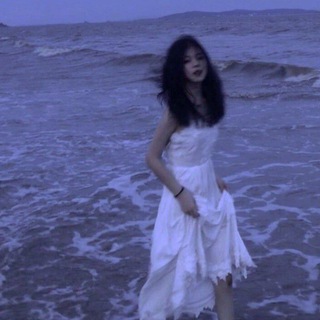 Логотип @whatlovess - что такое любовь?