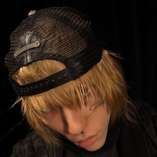 Логотип @whatsonviperr - what's on viperr? 🍸