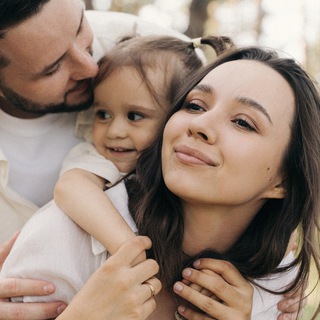 Логотип @whileevaslps - Пока Ева спит