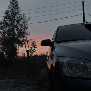 Логотип @whitersquad - гаражный отстой