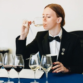 Логотип @whodrunkit - Whodrunkit (Александрова)