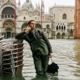 Логотип @whoismaxbellini - Максим, что ты делаешь?