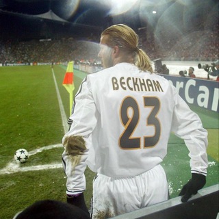 Логотип @wholelifeontour - Дерзкая околофутбольная акция