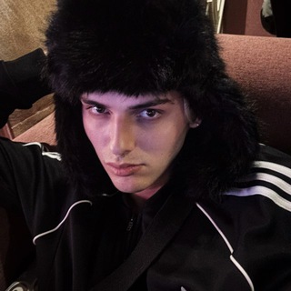 Логотип @whyluv - WHYLUV
