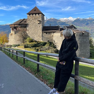 Логотип @whysashalife - WhyLife????