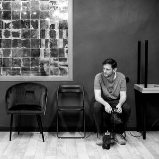 Логотип @whysense - Паша ищет смысл 🤔