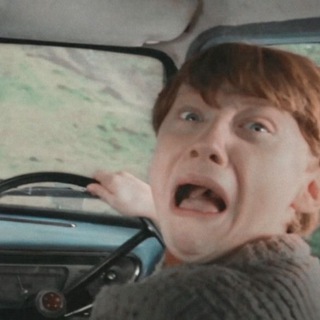 Логотип @wizardingsweaters - шоколадная лягушка