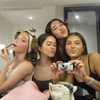 Логотип @wlaurora - taking care of yourself