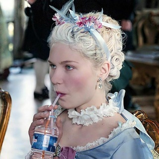 Логотип @womaninhistory - Женщина в истории