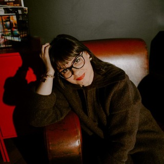 Логотип @womaninpolitics - Женщина в политике