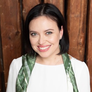 Логотип @womaninventure - Woman in VC