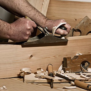 Логотип @woodworker1 - "Столяр-краснодеревщик"