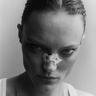 Логотип @woundedbyfashion - Раненная модой