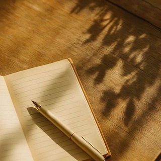 Логотип @writing_draftpiles - SB's Draft Piles