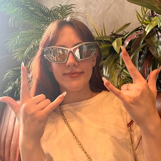 Логотип @wwcharlotteww - блэки пинки обсуждают