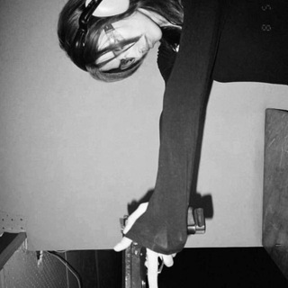 Логотип @wyuww - with love, G