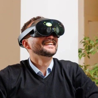 Логотип @xr_help - BlackVR - VR для бизнеса