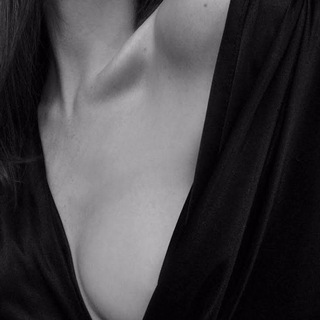 Логотип @xvlls - XVII