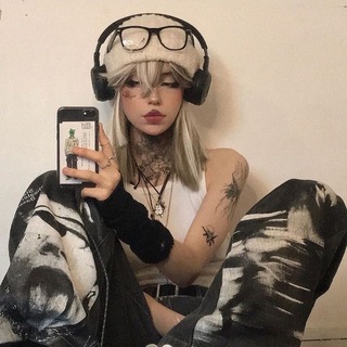 Логотип @y2kwbb - Y2K Wildberries/Ozon 🍒