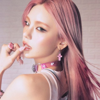 Логотип @y3jiarchive - Hwang Yeji