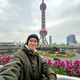 Логотип @yalivehere - ярик живёт тут 🤡💗