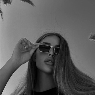 Логотип @yallyalya - я